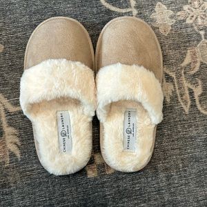 Chinese Laundry Slippers. Faux fur slippers.
